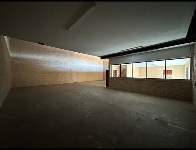 334M² WAREHOUSE TO LET IN POMONA